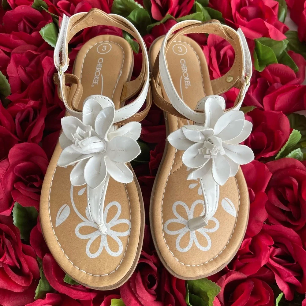 Girls Cherokee White Flower Thong Sandals Size 3 NWOT